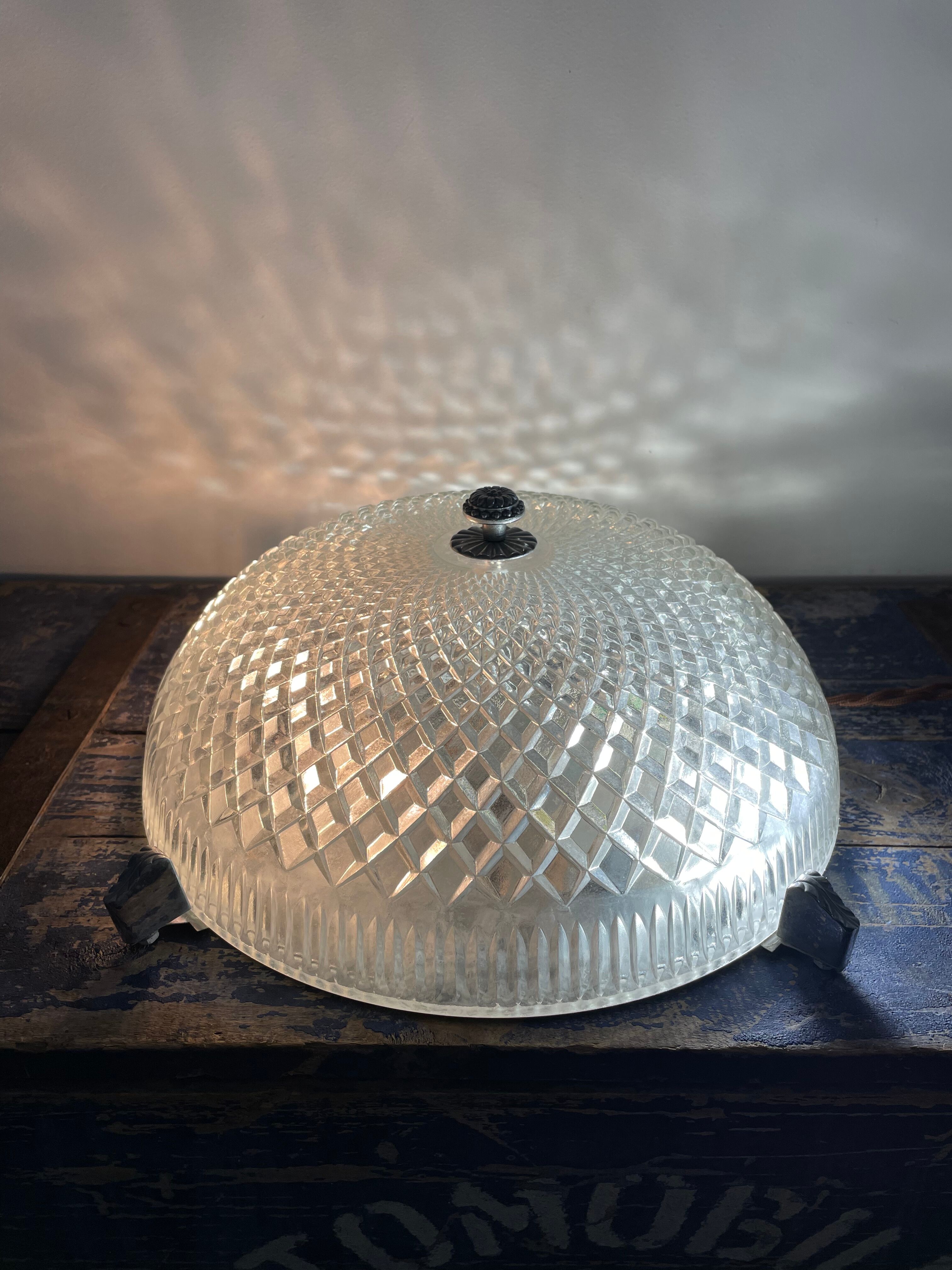 Chiseled glass ceiling lamp