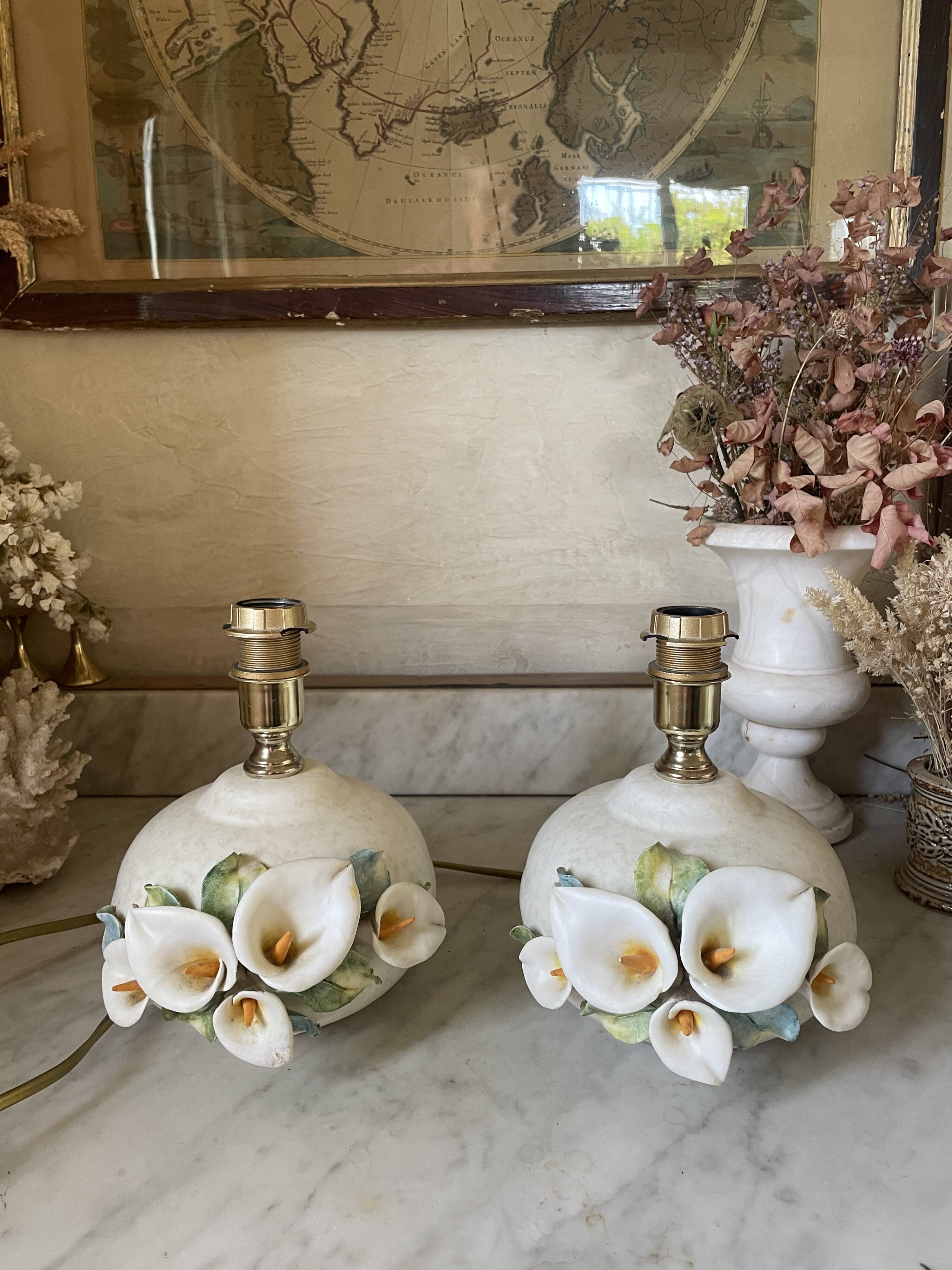 Pair of bedside lamps, vintage floral ceramic by Nazareno Picciotti, Deruta Italie