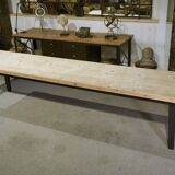 Large farmhouse table in pine from the 20th century.