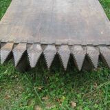 Table basse en bois sculpté de la tribu Naga