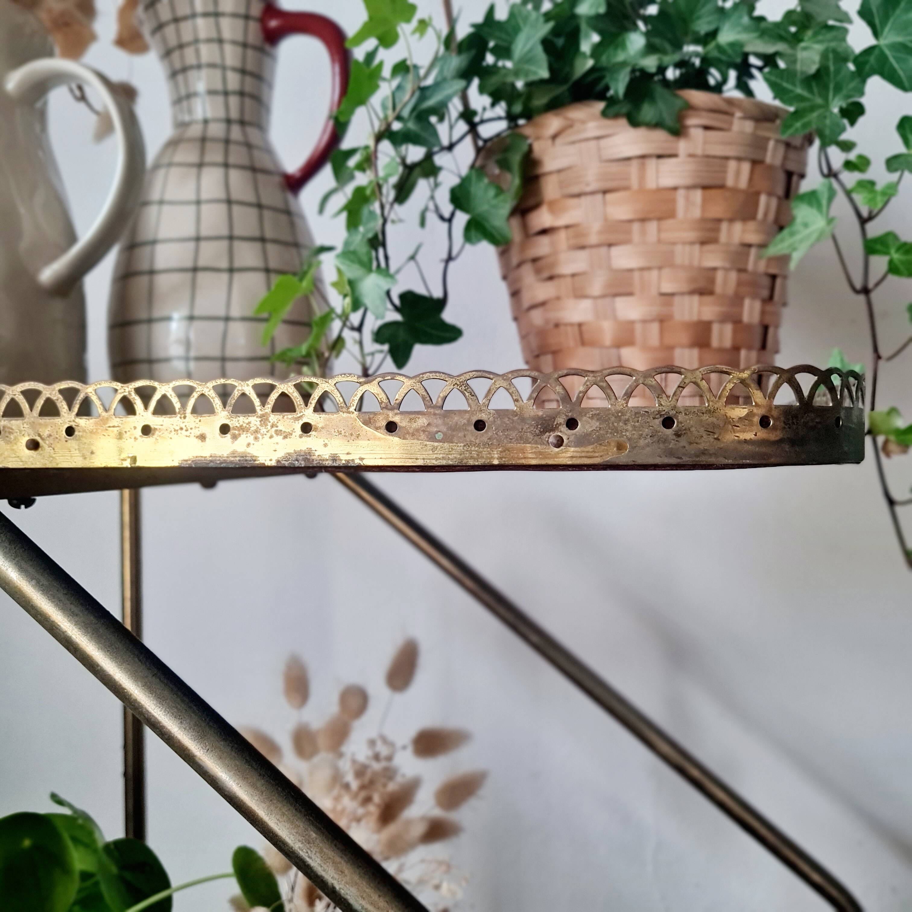 Vintage 1950s dessert bar - Gold metal and wood formica trays