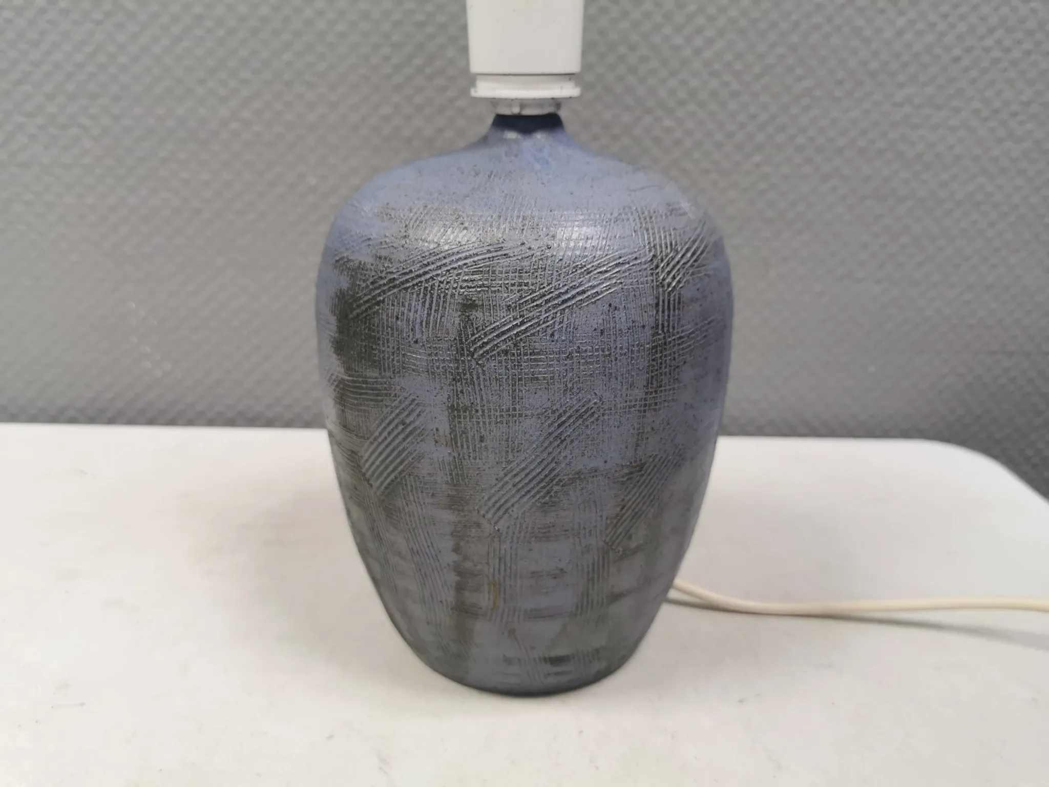 Ceramic table lamp