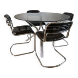ensemble composé d'une table en chrome et verre fumé et ses 4 chaises tubulaires en chrome et skaï a