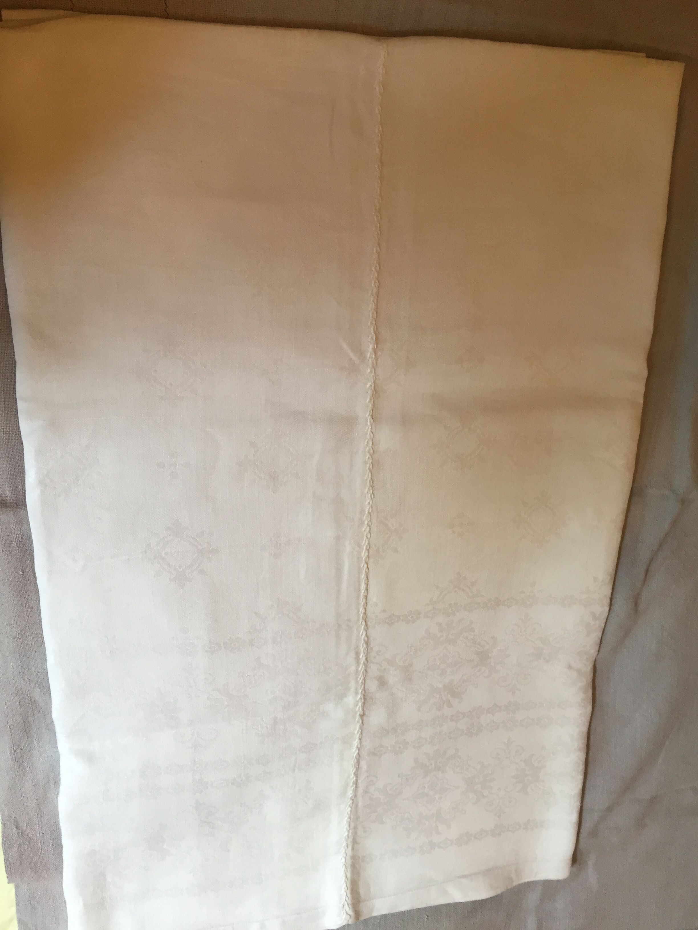 Nappe en damassée monogrammé AM