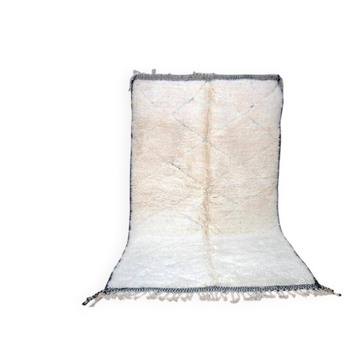 Handmade traditional Moroccan wool rug size 150x250 cm.
