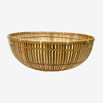 Basket in bamboo