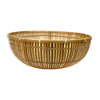 Basket in bamboo