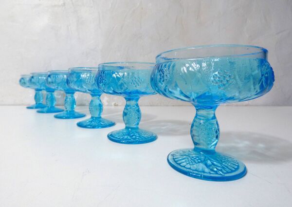 6 coupes à dessert en verre pressé bleu Portieux vintage France