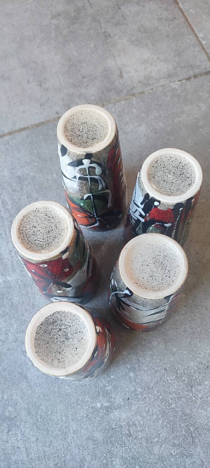 X5 enamelled ceramic mugs with abstract 60s decor