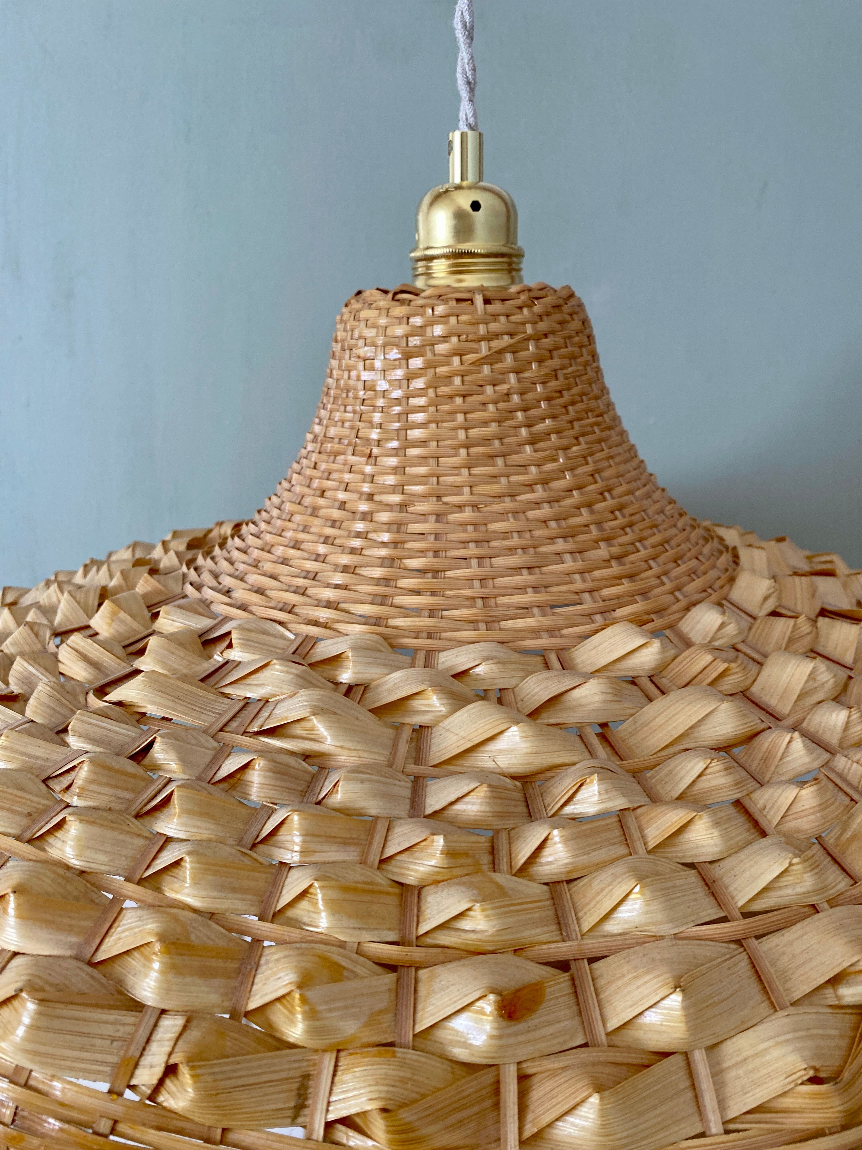 Vintag lampshade suspension in natural material