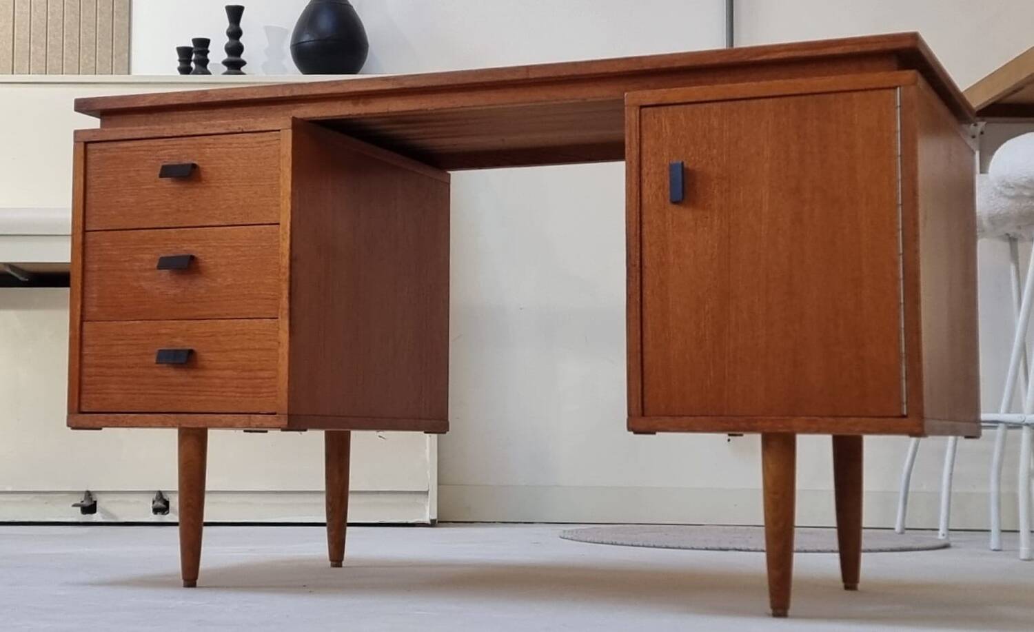 Bureau du milieu du siècle