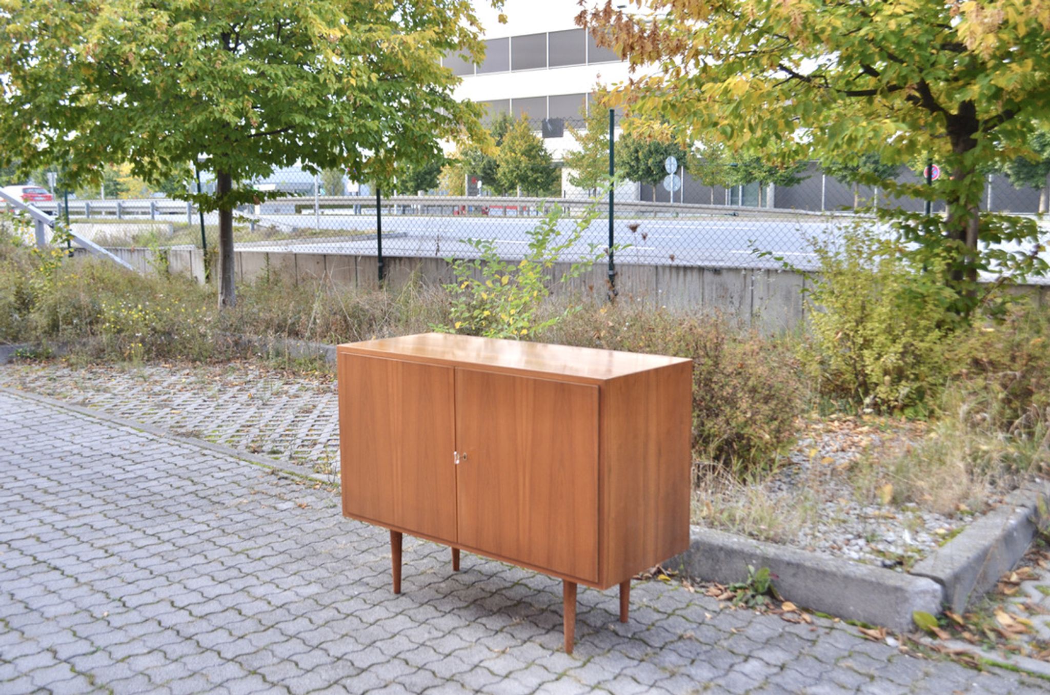 Buffet armoire en noyer