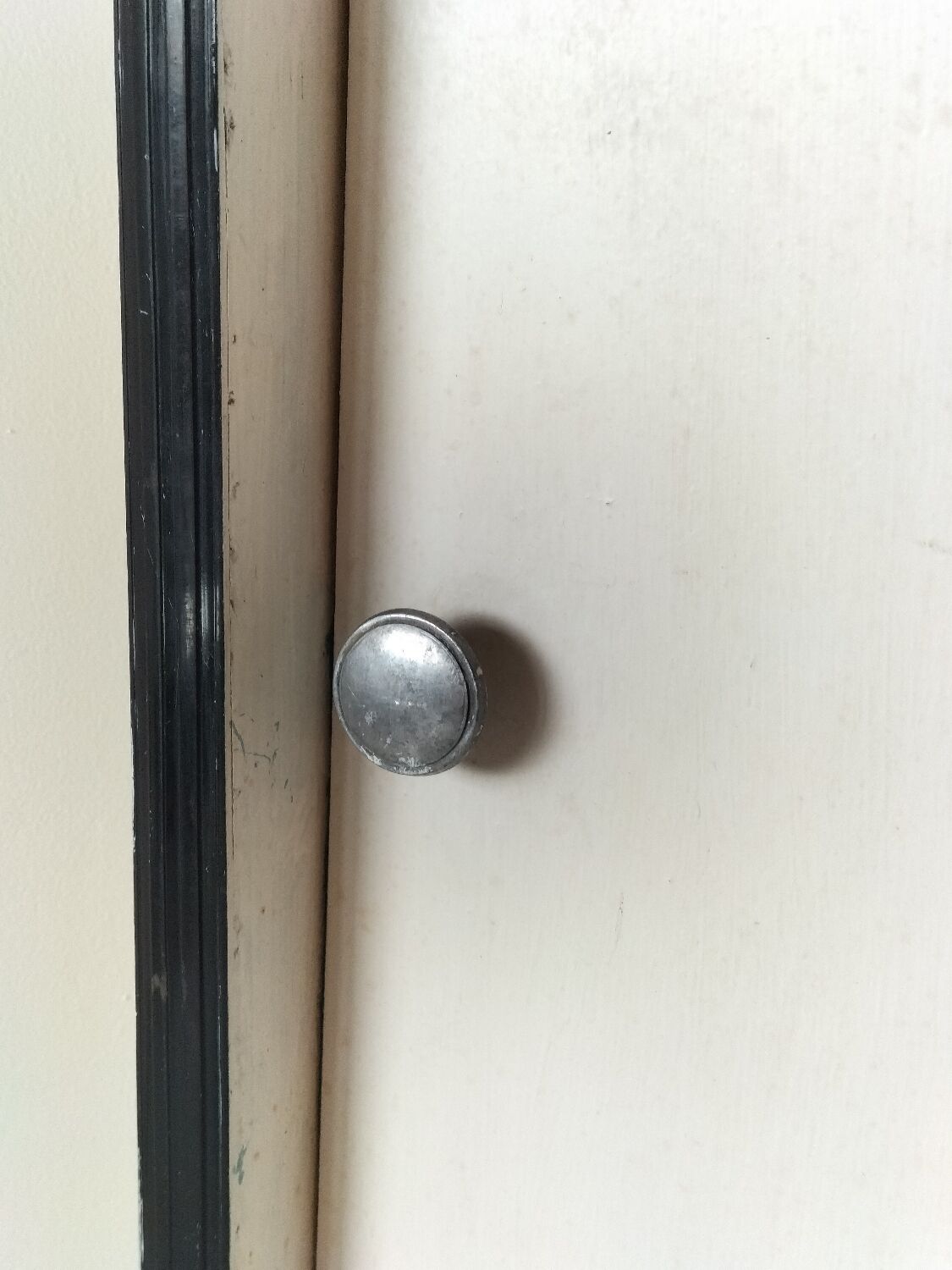 Wall cabinet