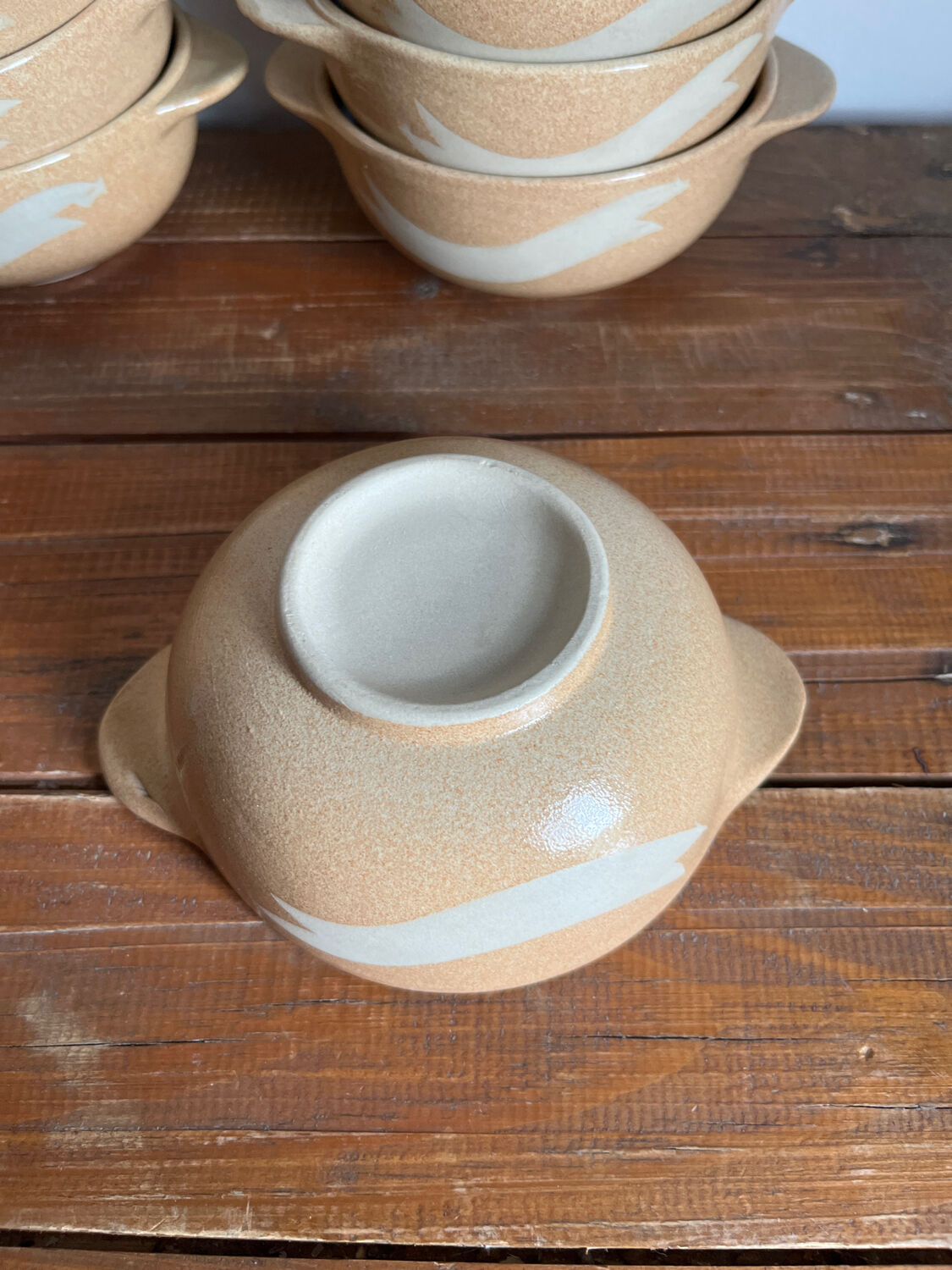 8 stoneware bowls