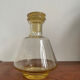Carafe vintage en verre jaune