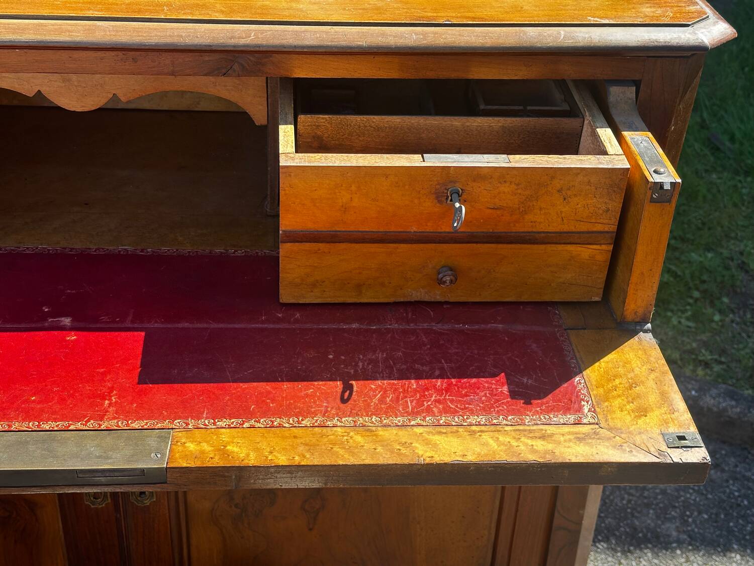 Antique drop-leaf secretary in walnut – Louis-Philippe period (19th century)