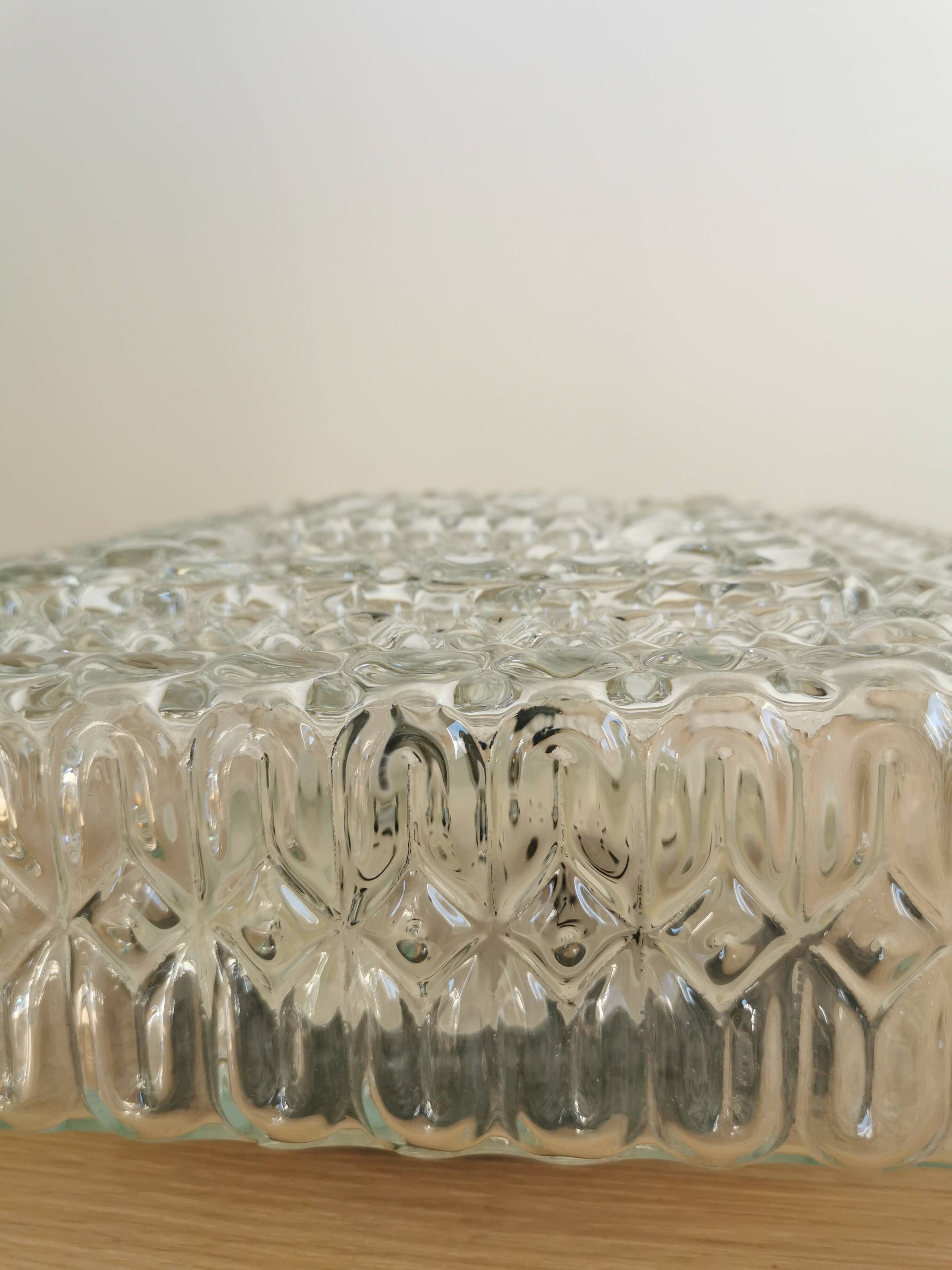 Plafonnier vintage en verre gaufré : éclairage rétro des années 1970