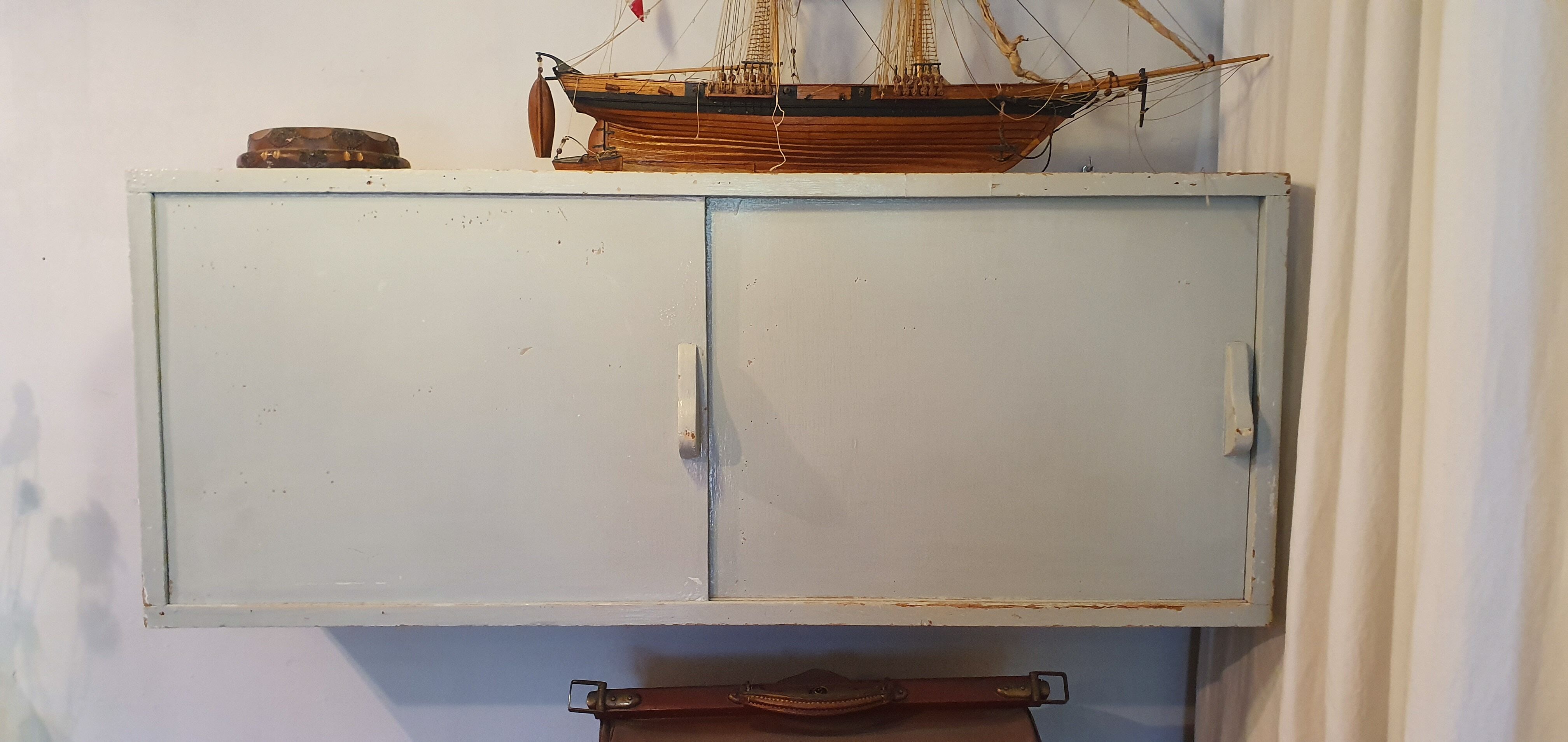Small workshop cabinet