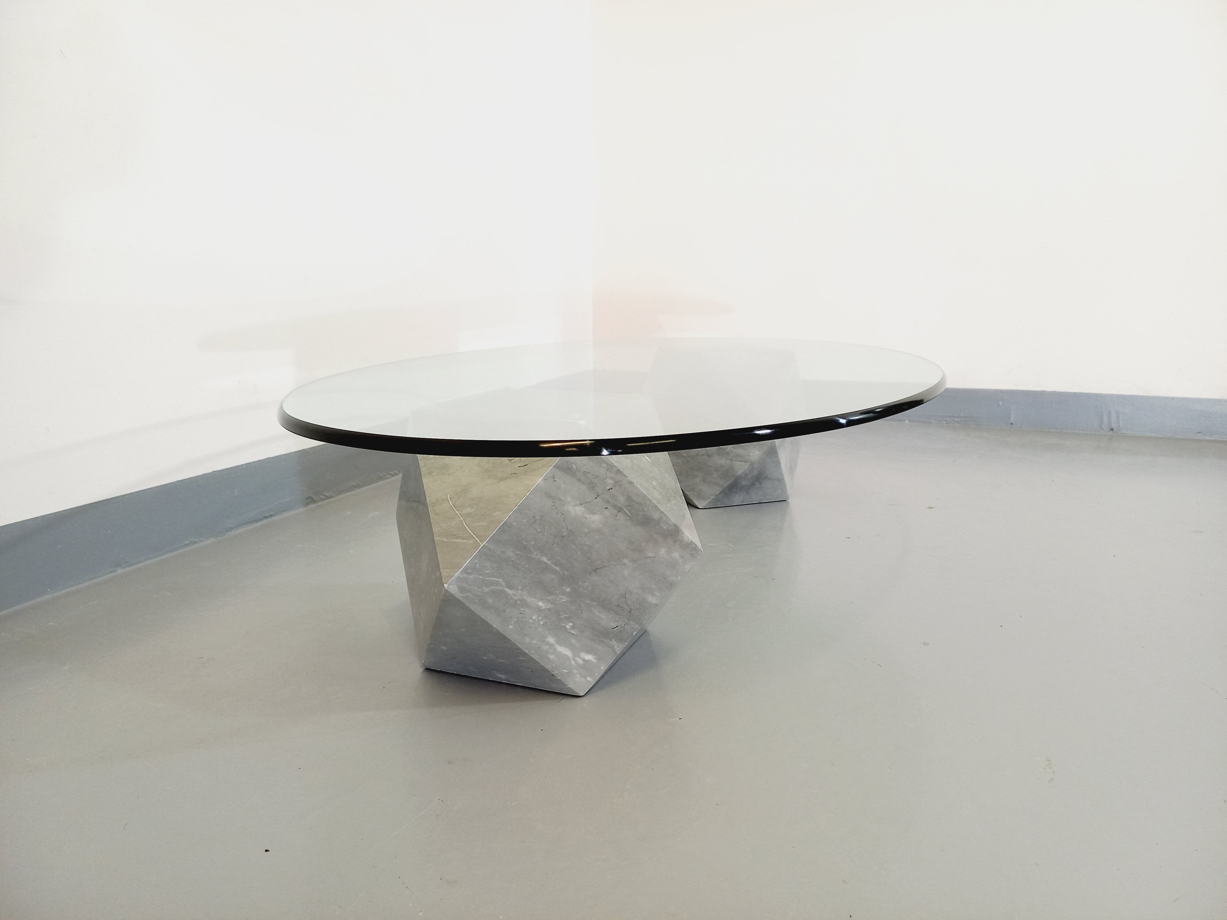 Vintage vignelli oval italian coffee table for casigliani in marble and glass from the 70s