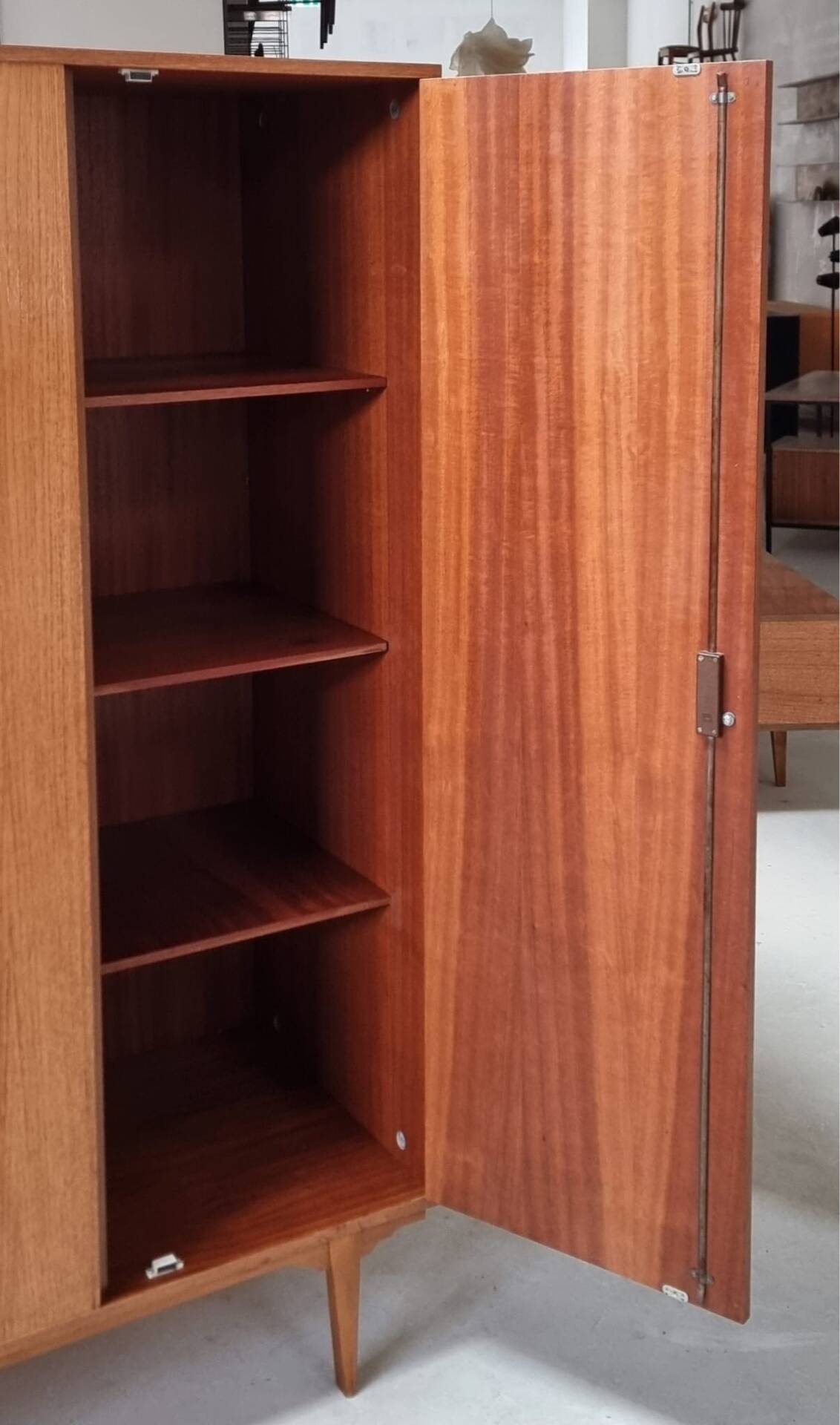 Armoire du milieu du siècle