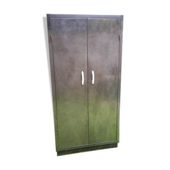 Metal cabinet