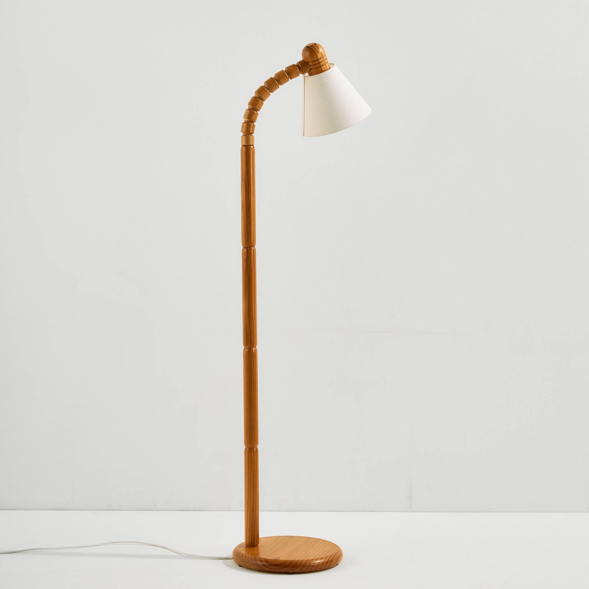 Pine floor lamp for Solbackens Svarveri