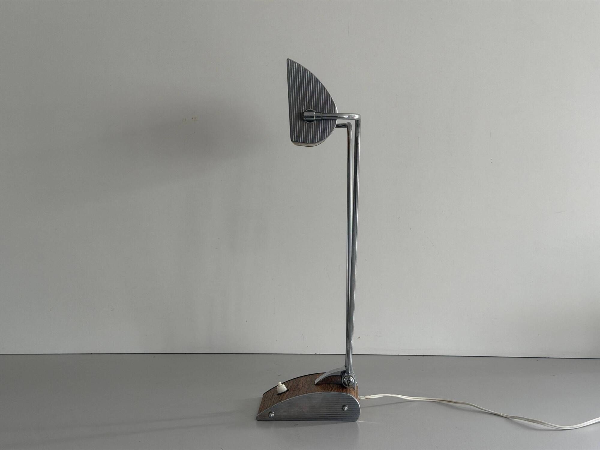 Large metal desk lamp with Wood Design texture by Eileen Gray, 1950s, France.
