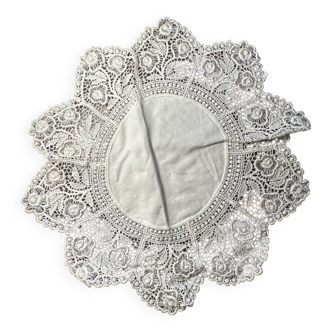 Old placemat circa 1900 - guipure - cotton / 30 cm diameter