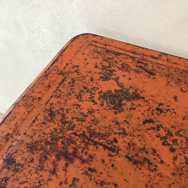 Foldable garden table