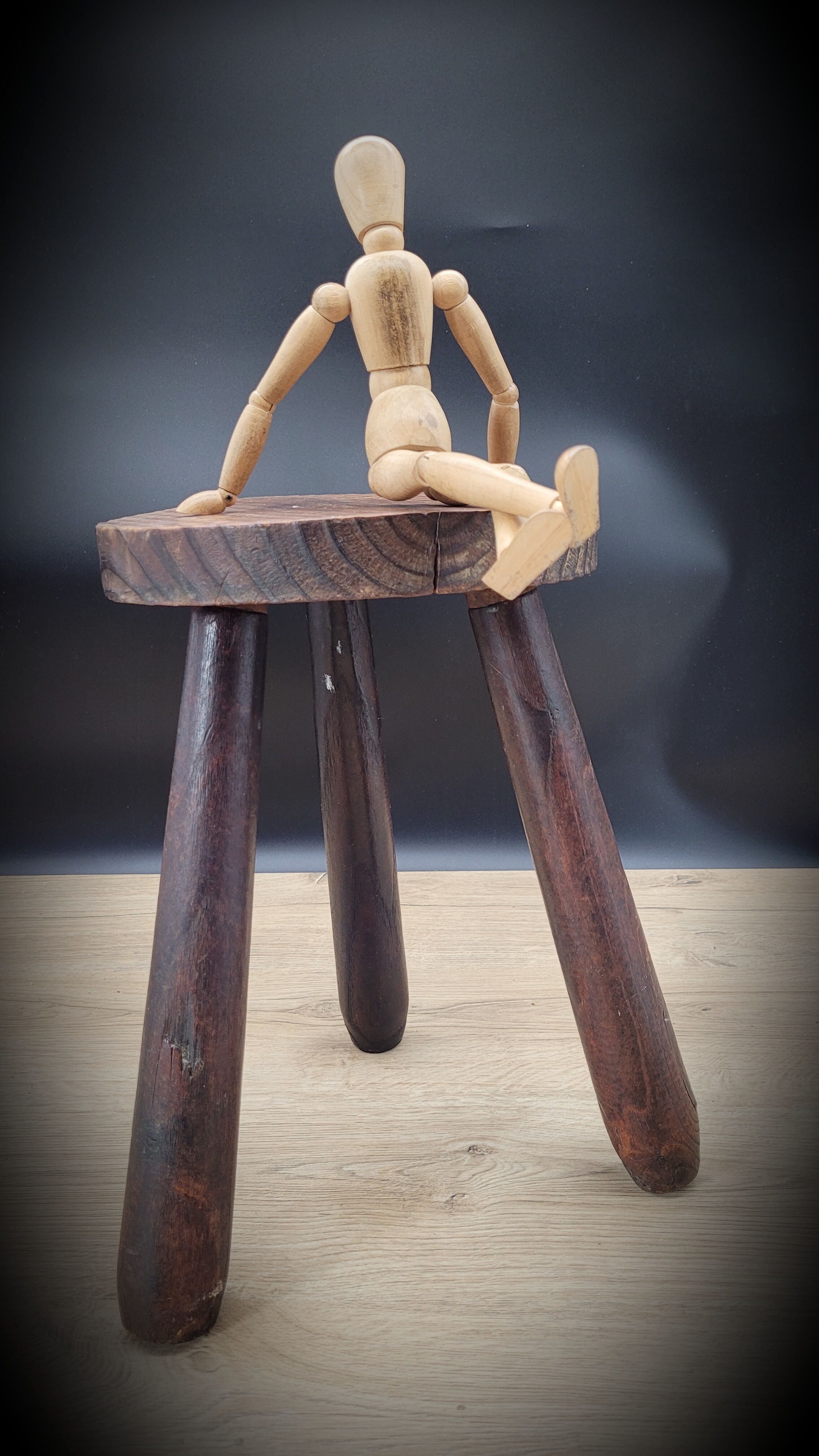 Low stool tripod feet pencil