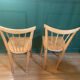 Pair of vintage bistro chairs with slats in beech (1960) - Style