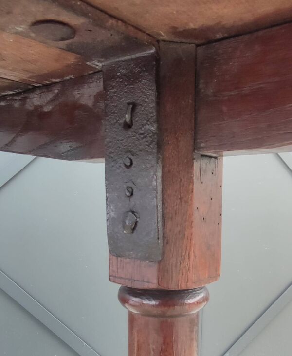 Ancien guéridon/table d'appoint en bois