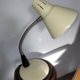 Articulated desk lamp