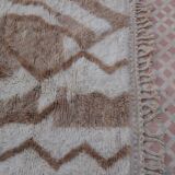 Tapis berbère blanc et beige foncé