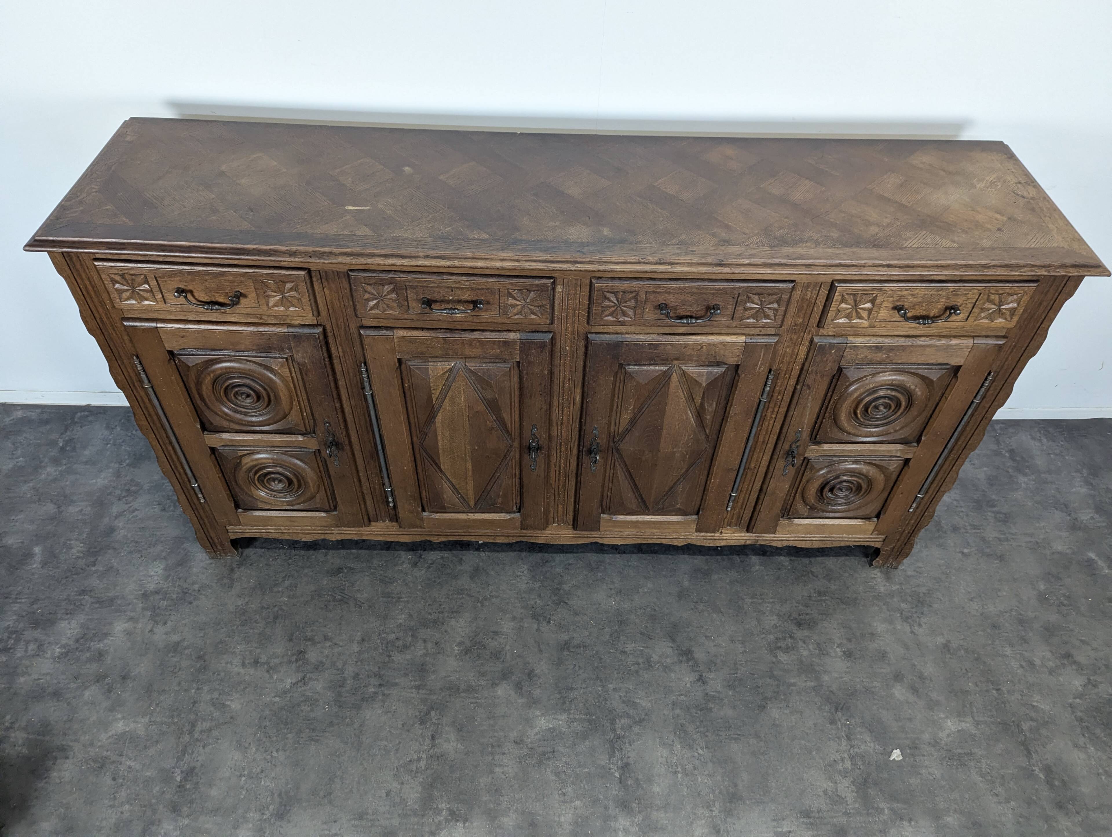 Buffet brutaliste en chêne dans l'esprit de Dudouyt