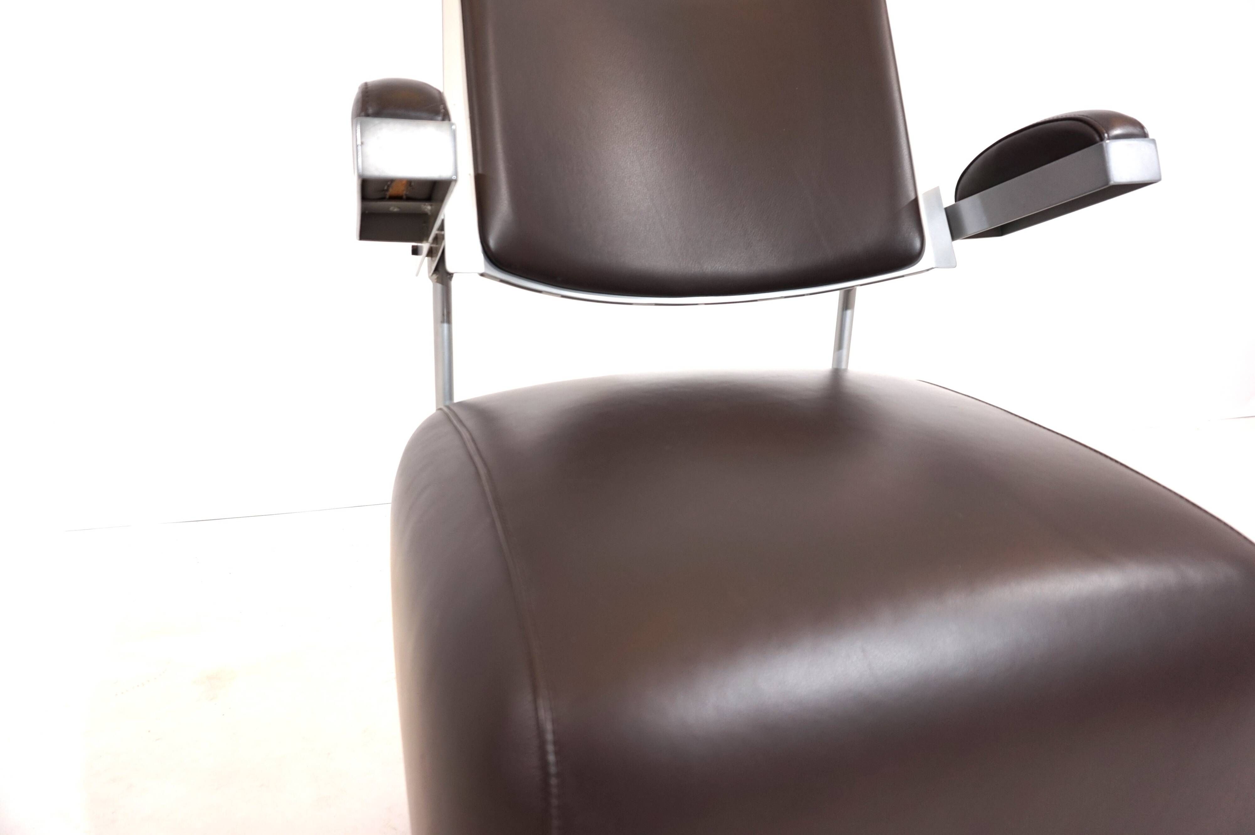 Fauteuil lounge en cuir Oscar pour Inno Oy par Harri Korhonen
