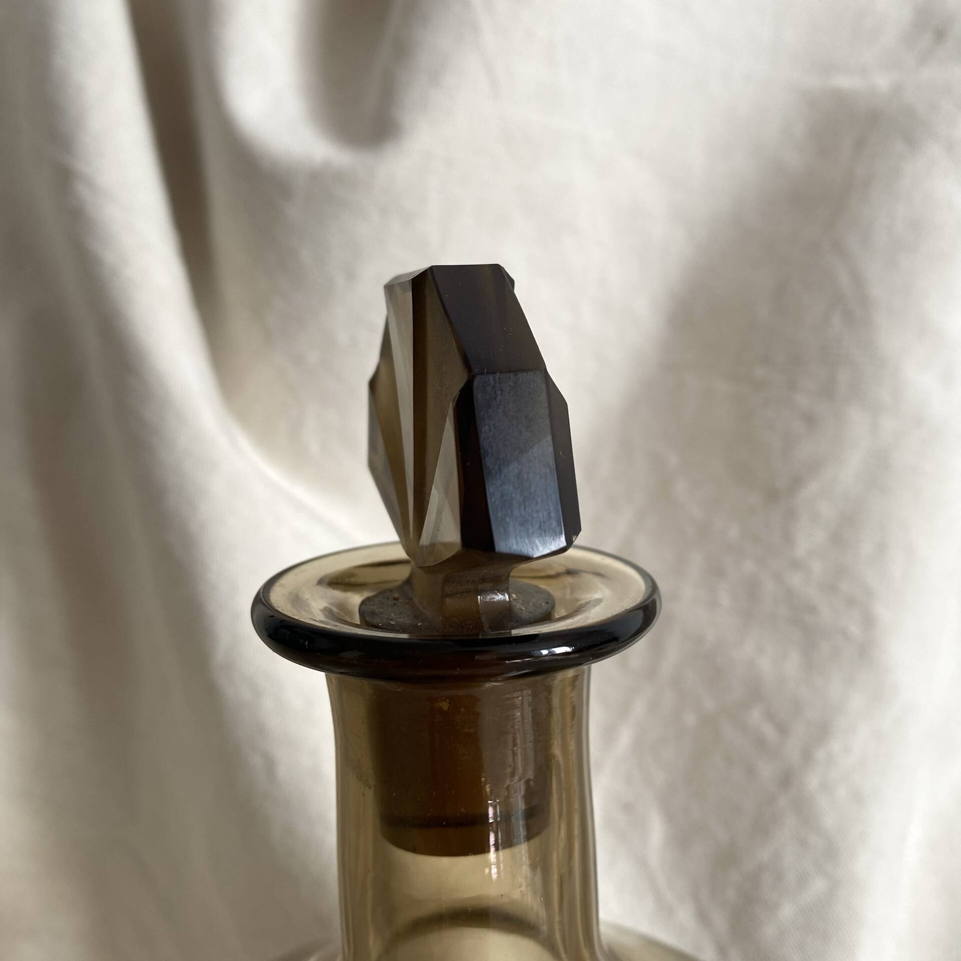 Art Deco smoked glass carafe with fan-shaped stopper.