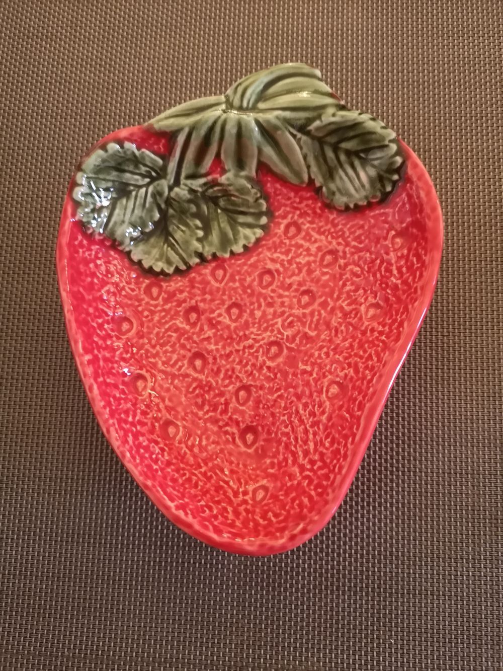 Slip cup - strawberry shape - Portuguese work - 1980s