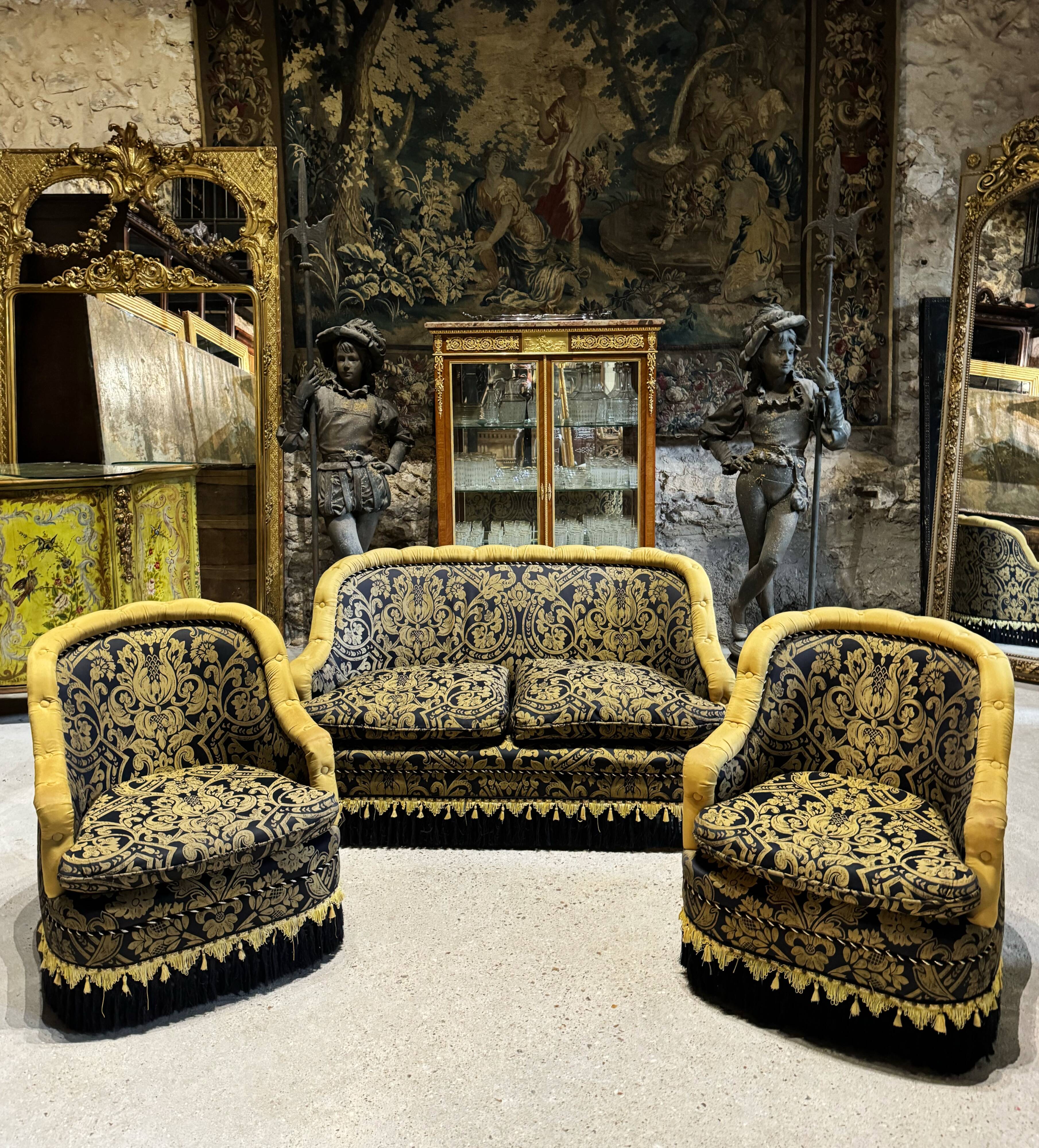 Napoleon III style living room with floral decoration