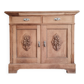 Buffet ancien en bois brut portes médaillons sculptés