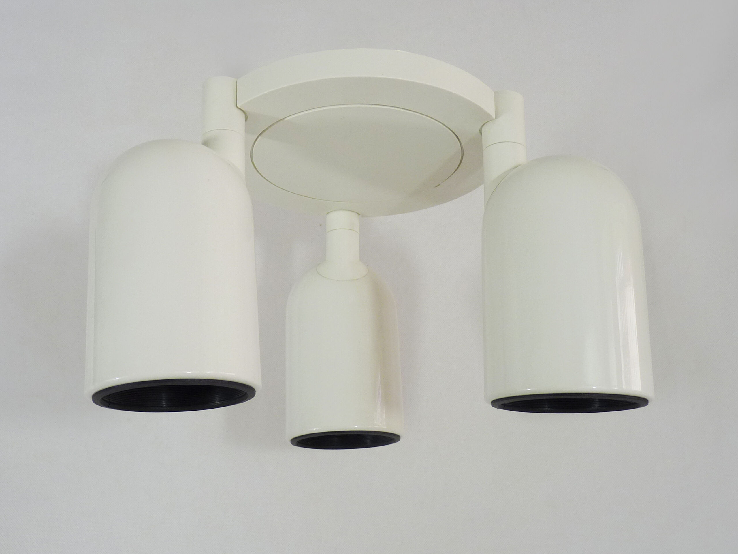 3-spot lase-white metal orientable ceiling light. Kema Keur. Year 80