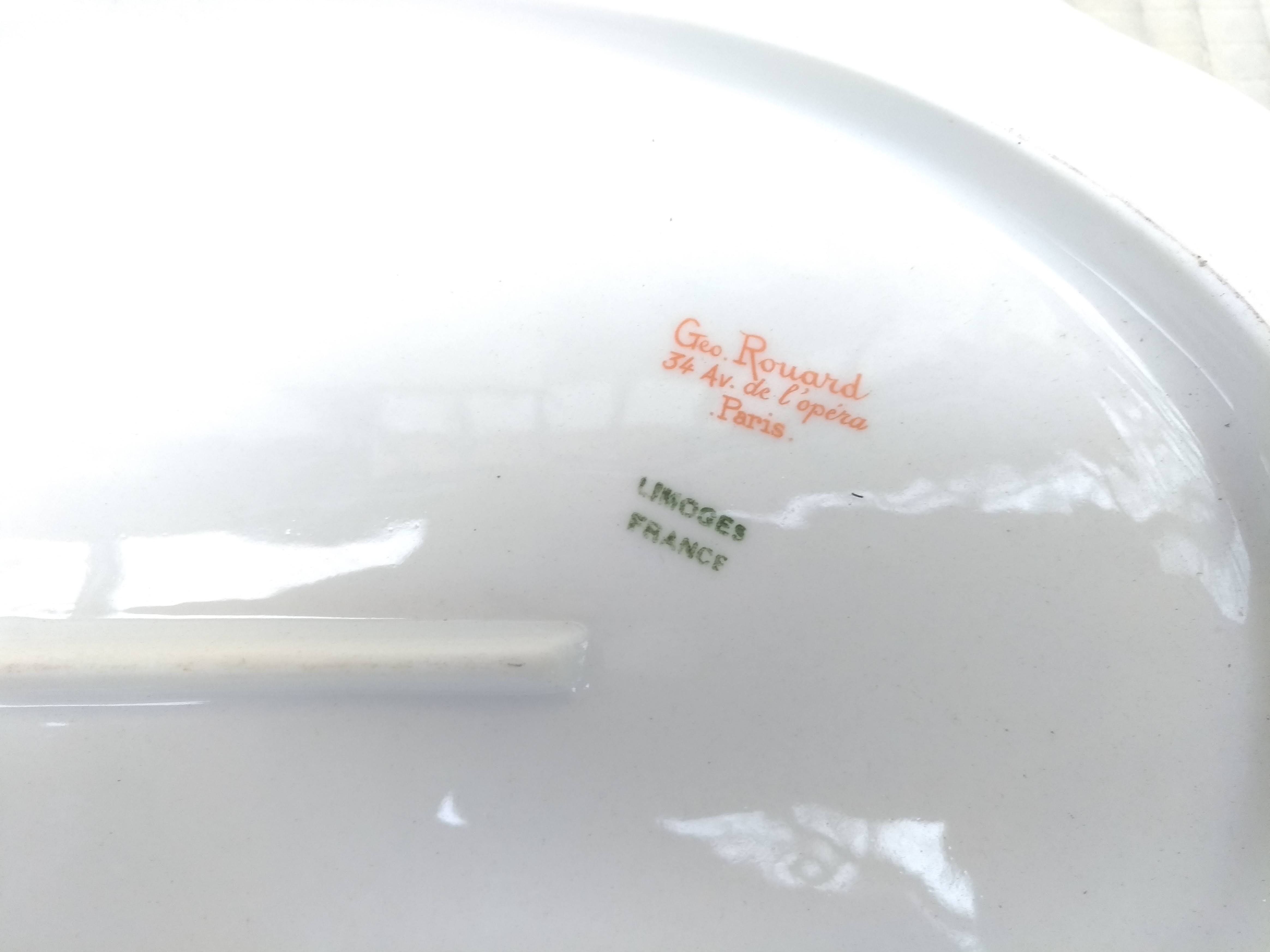 Oval porcelain dishes