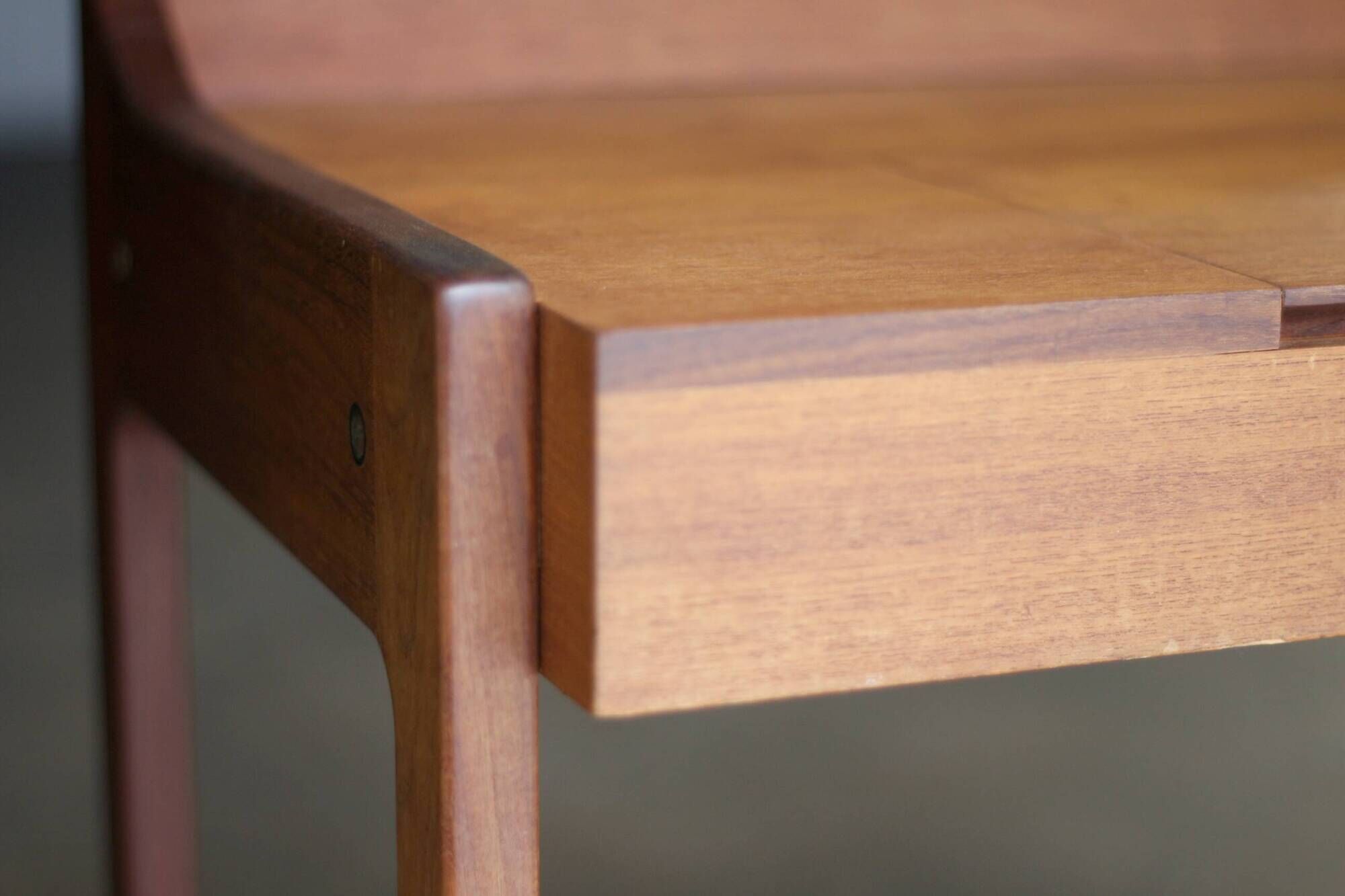 Succession LACOSTE: Scandinavian teak desk hairdresser (1960s).