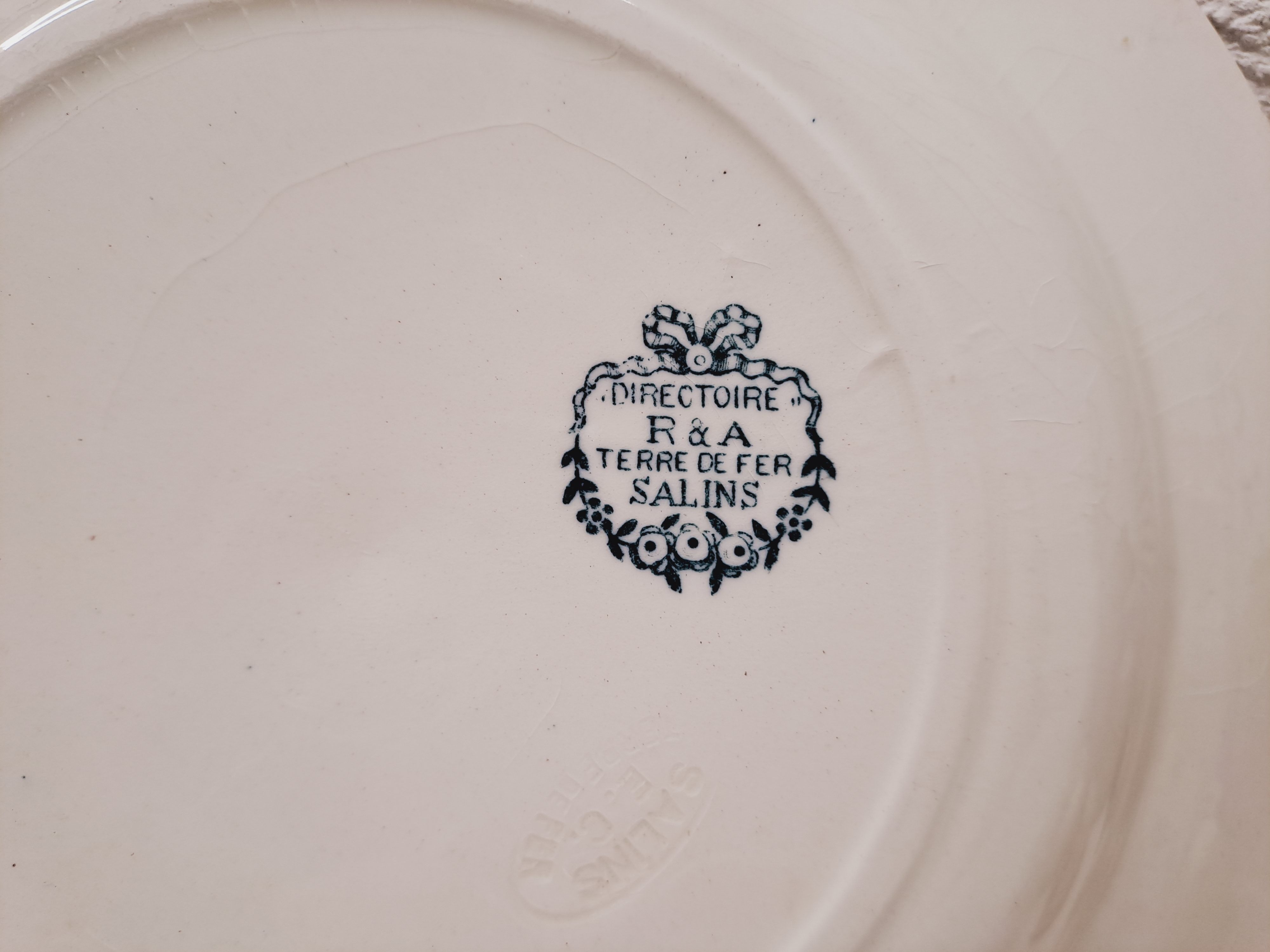 Set of 6 hollow plates Terre de Fer