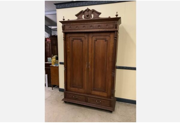 Armoire en bois sculpté, vers 1880