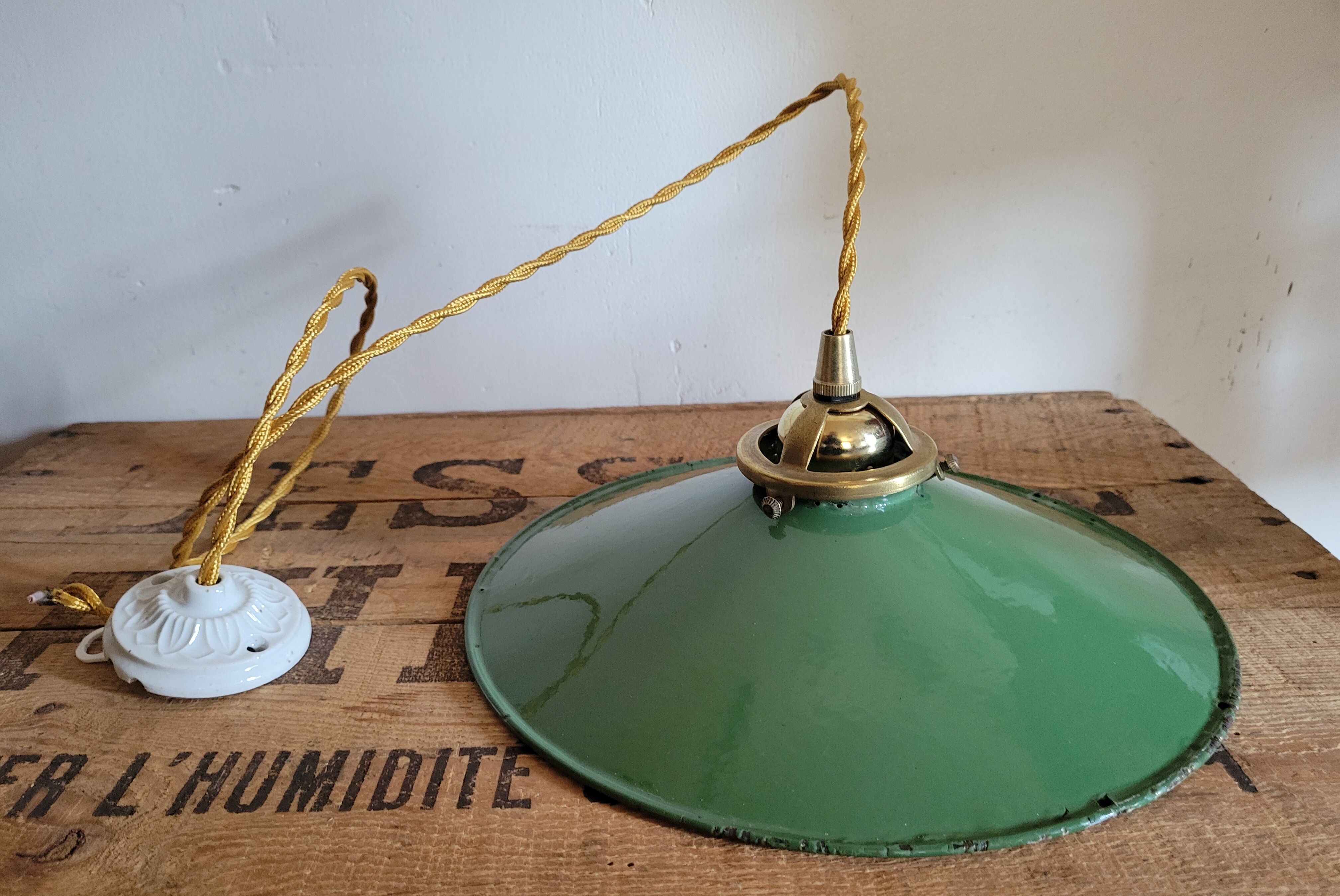 Green enamelled suspension