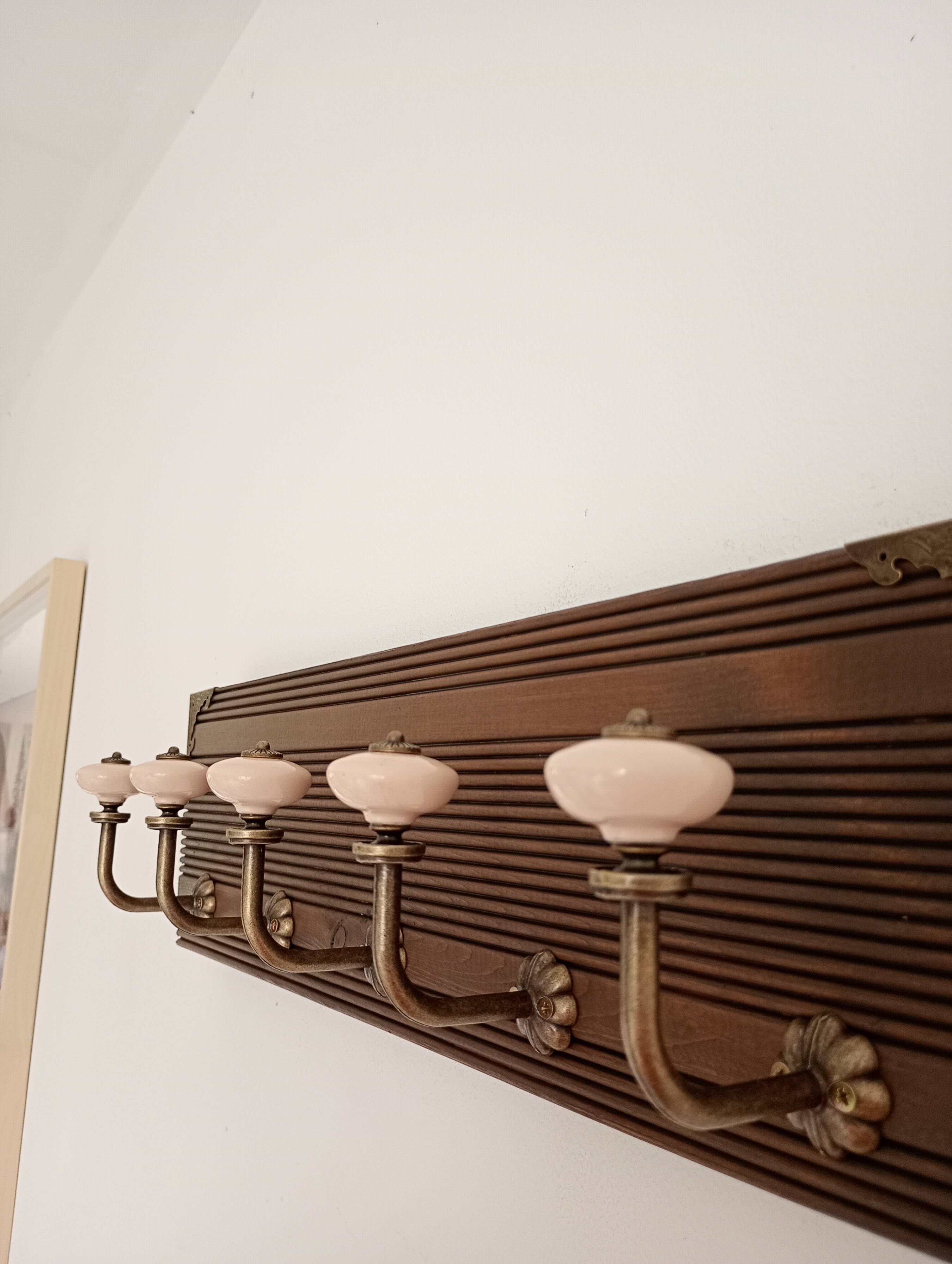 Wall coat rack 50 cm – 5 hooks in metal and cream ceramic