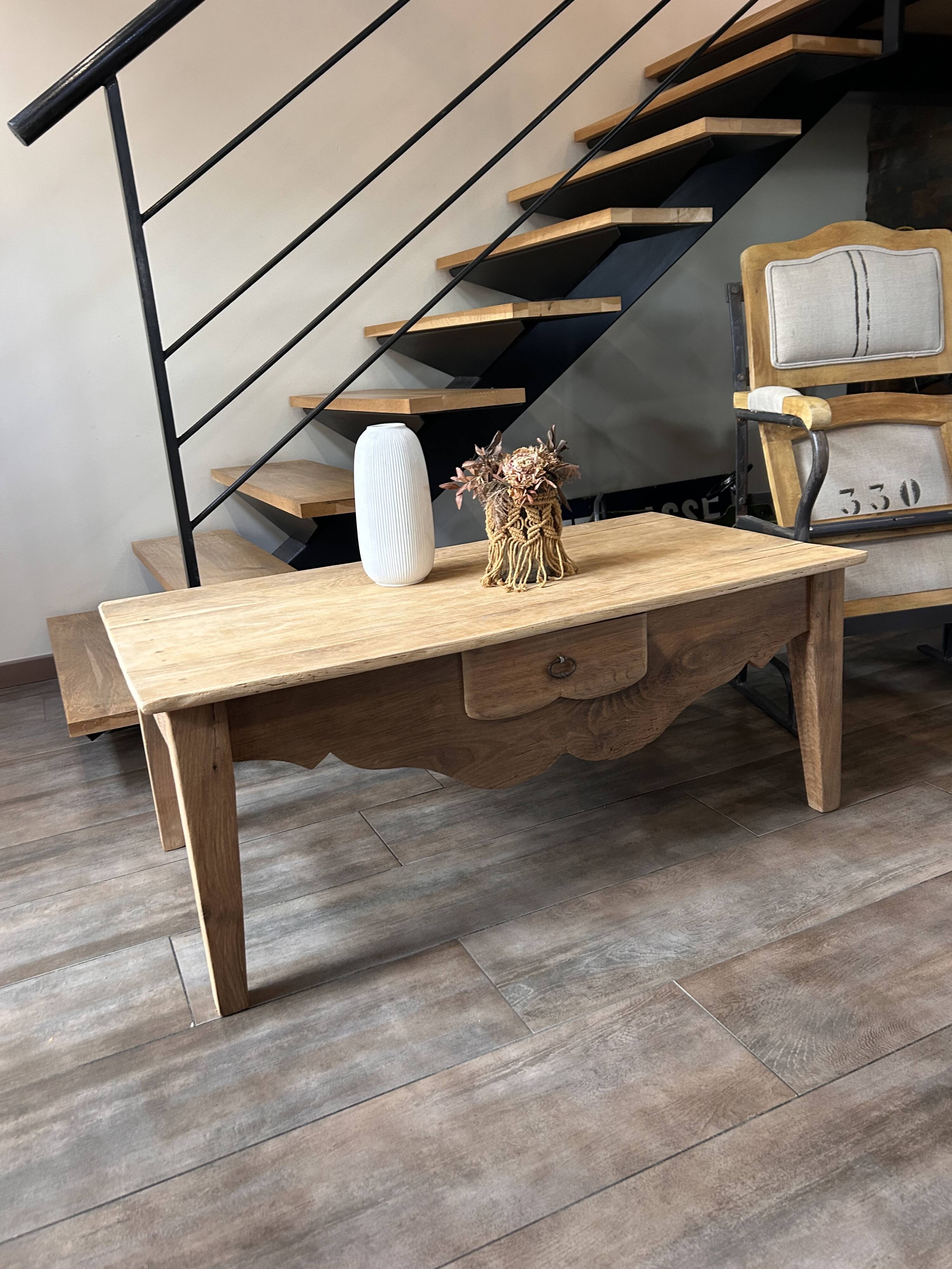 Table basse bois massif avec tiroir