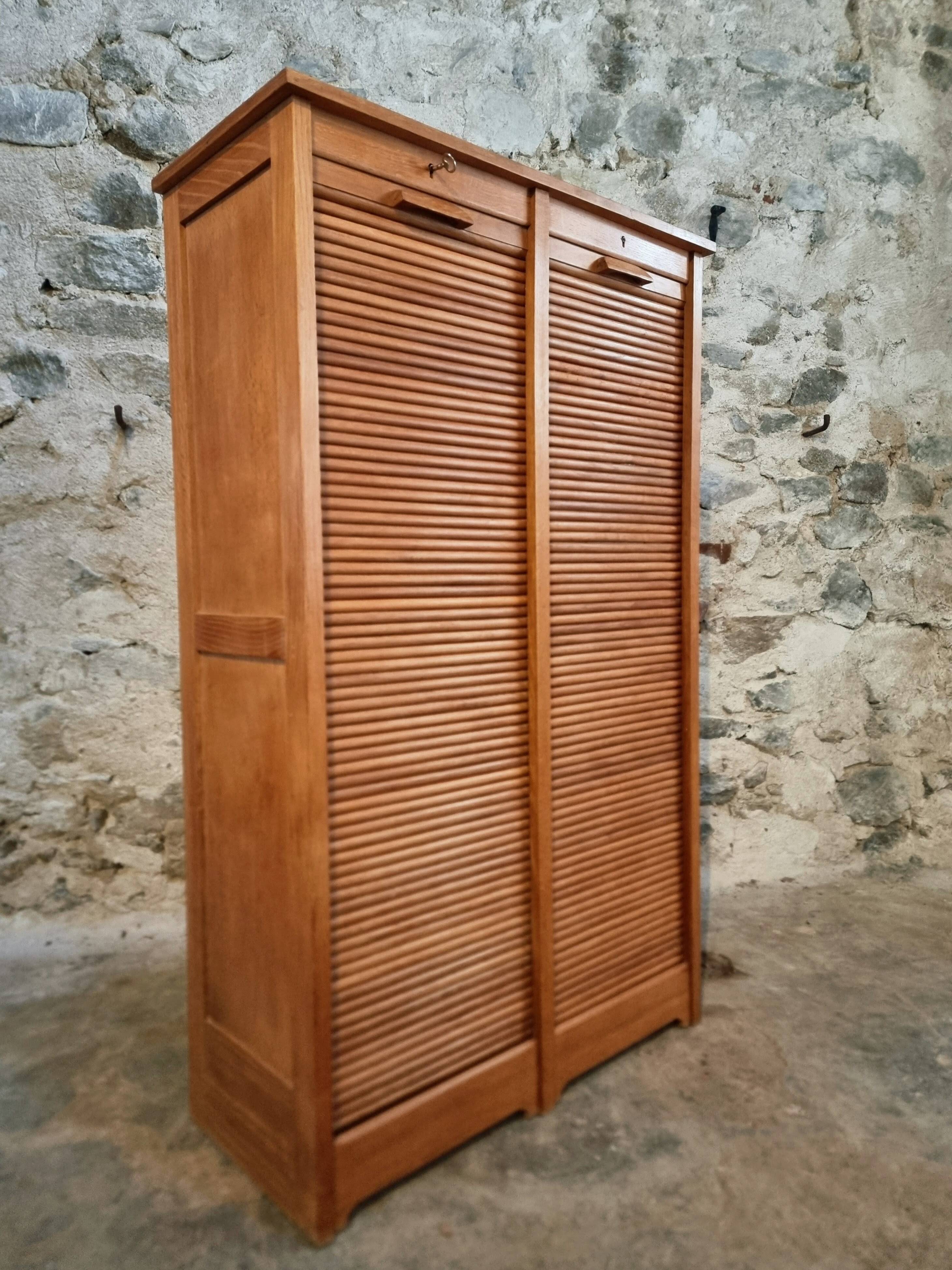 Armoire à rideaux vintage en chêne français – années 1960 – rangement de bureau avec étagères réglables