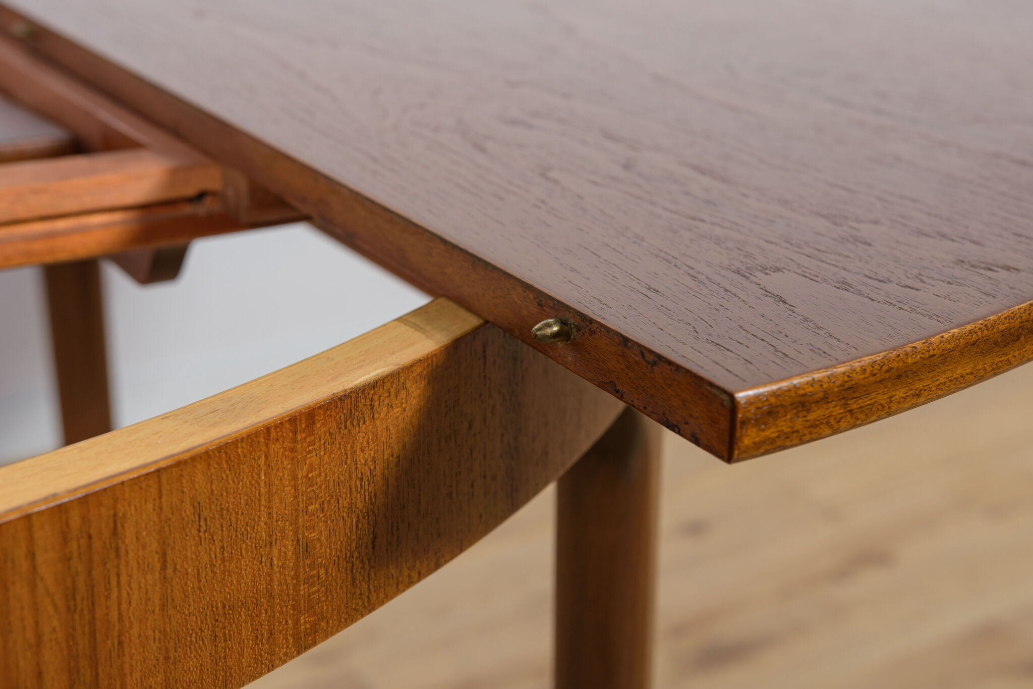 Mid Century Round Extendable Dining Table from McIntosh, 1960s